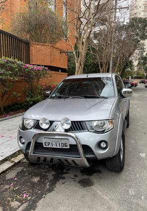 MITSUBISHI L200 TRITON 3.5 4X4 CD V6 24V GASOLINA 4P AUTOMÁTICO